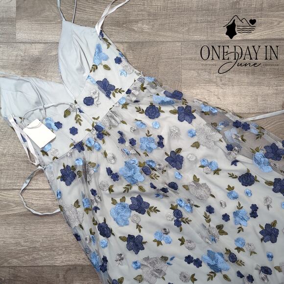 David's Bridal Floral Layered Mesh Sweetheart Maxi Dress Size 8 - Picture 7 of 7